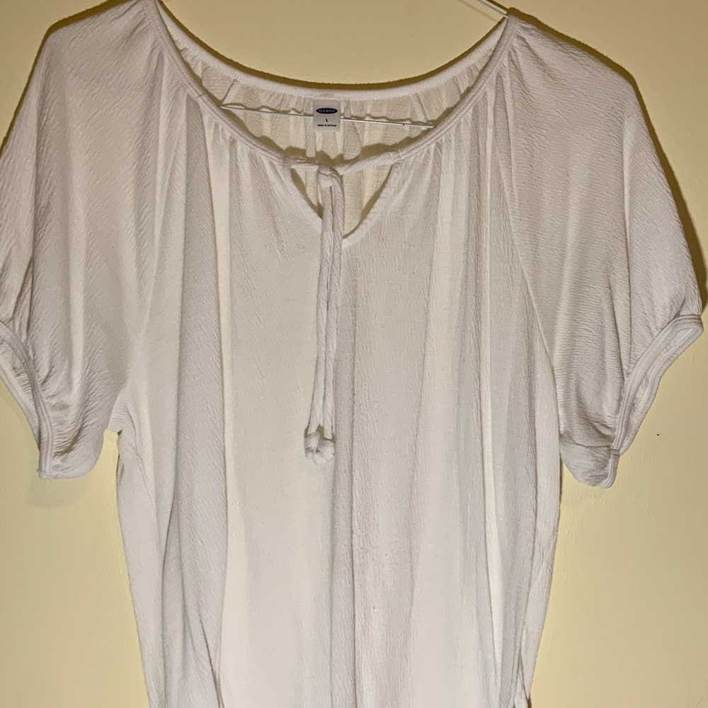 Size L White cotton shirt.